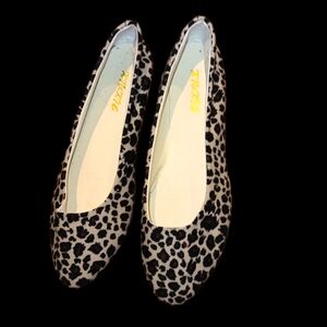 Leopard print Flats 8.5